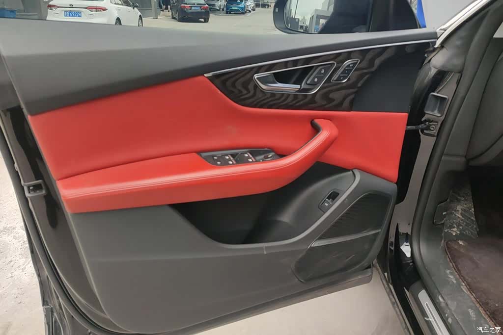 Audi Q8, 2022 7