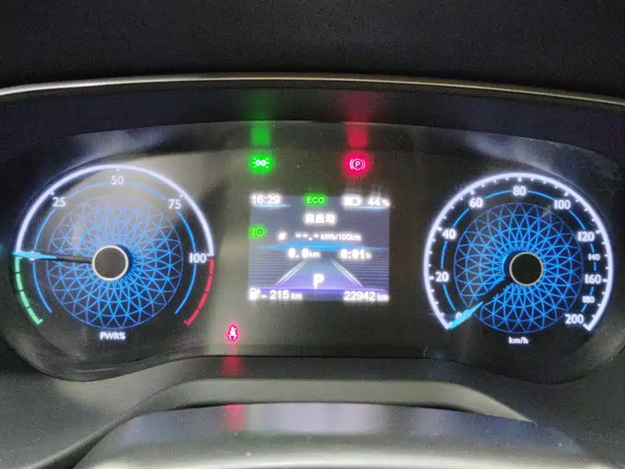 Hongqi E-QM5