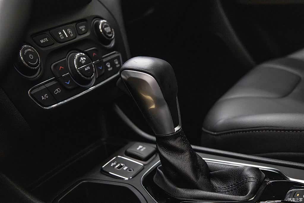Jeep Cherokee, 2019 24