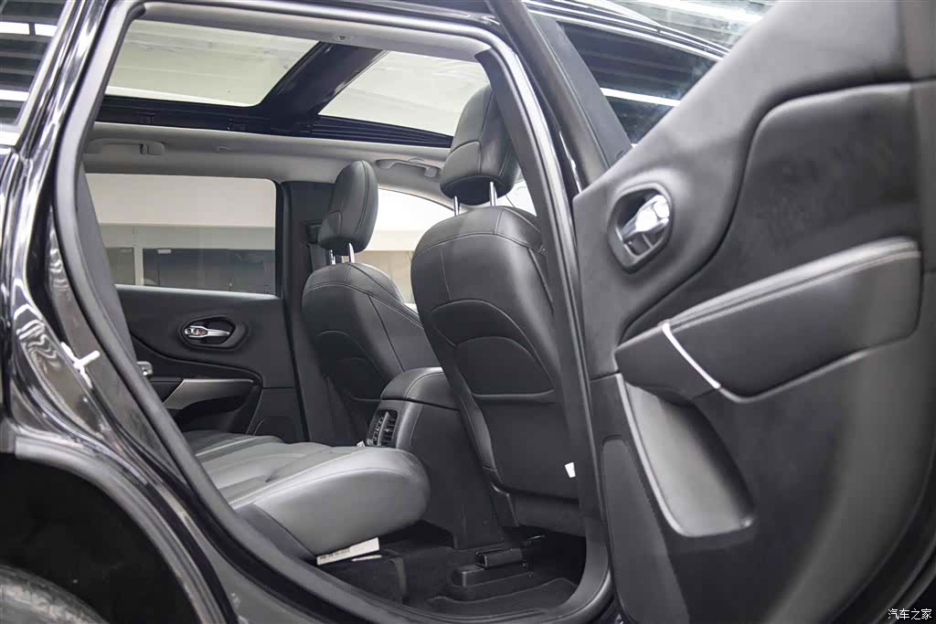Jeep Cherokee, 2019 19