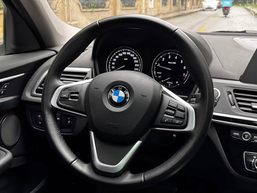 BMW 1 Series 2019, фото 17
