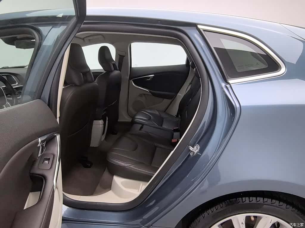Volvo V40, 2014 15