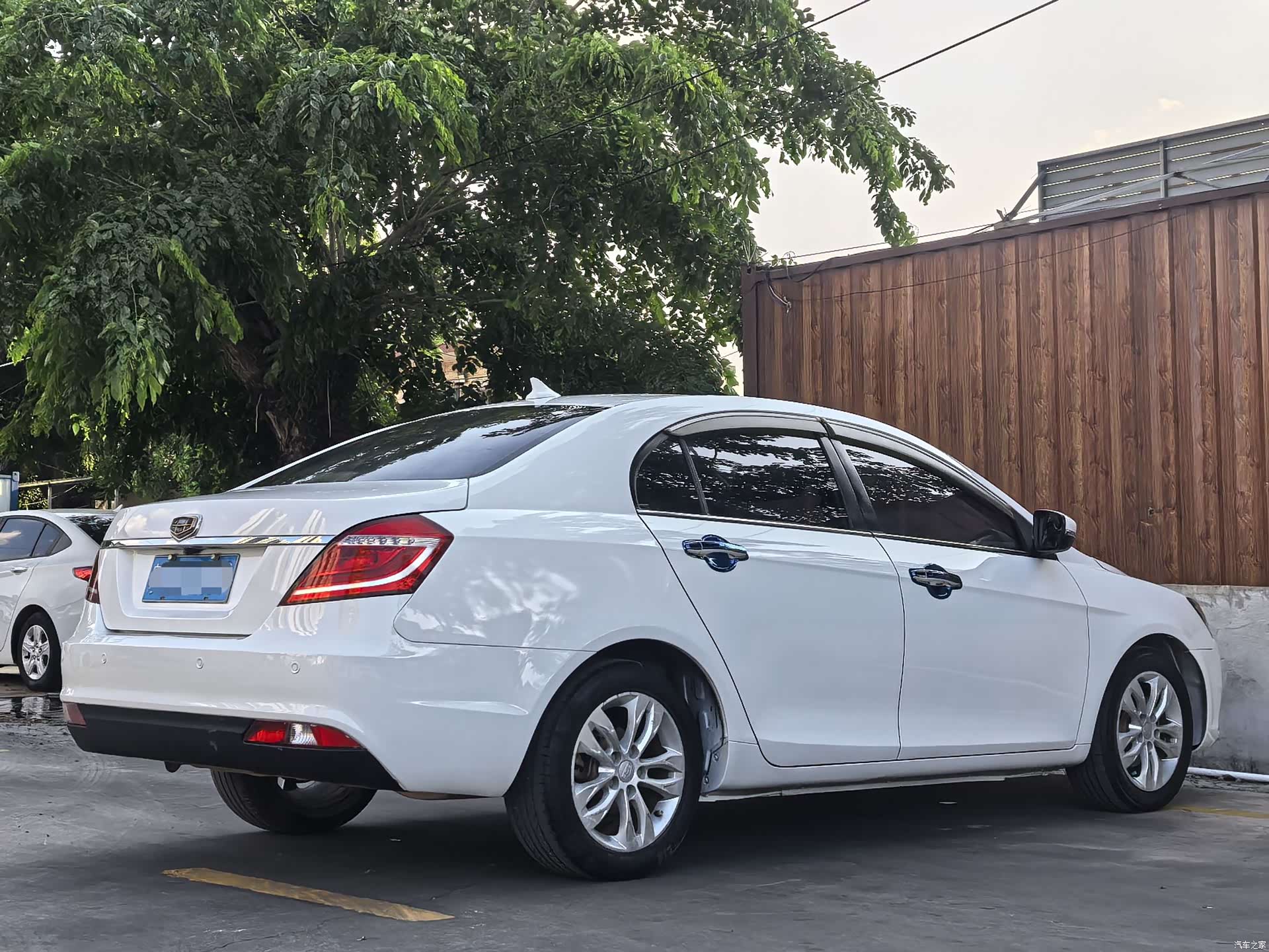 Geely Emgrand, 2015 7