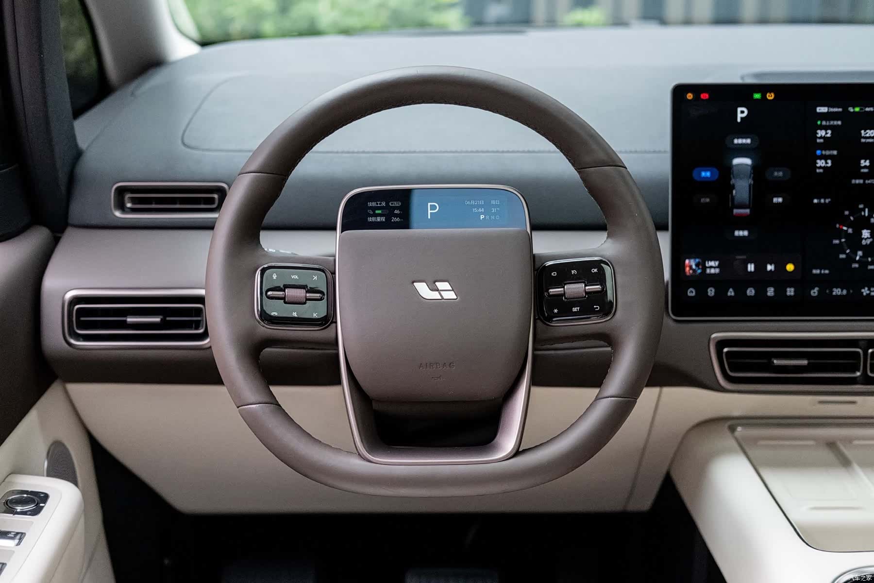 Li Auto MEGA, 2024 7