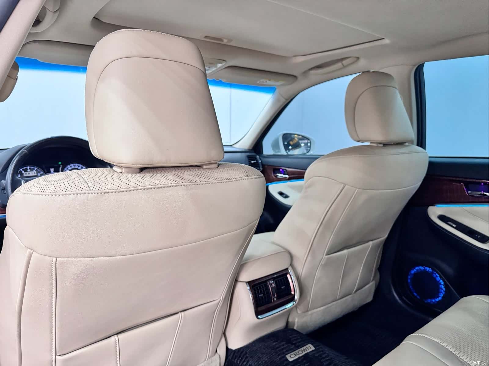 Toyota Crown, 2016 16
