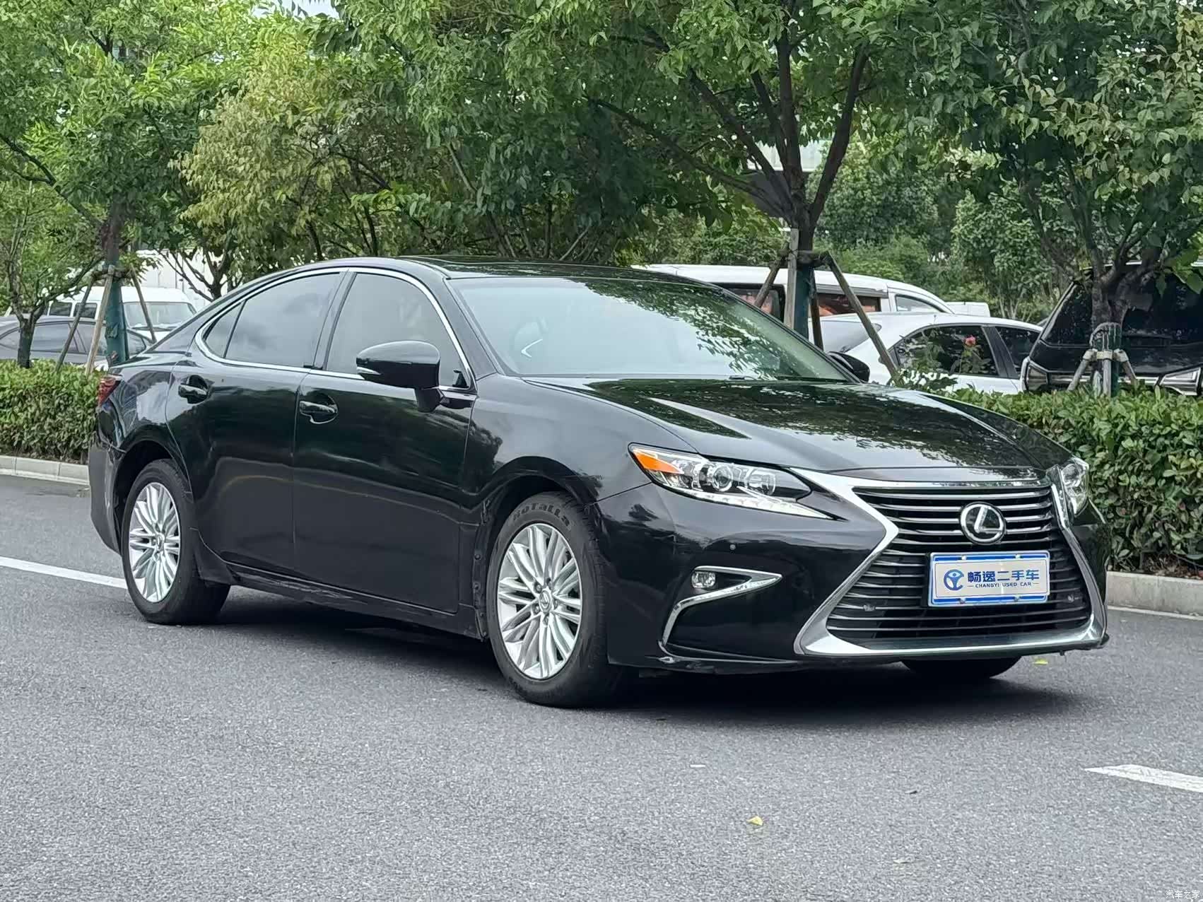 Lexus ES, 2016 3
