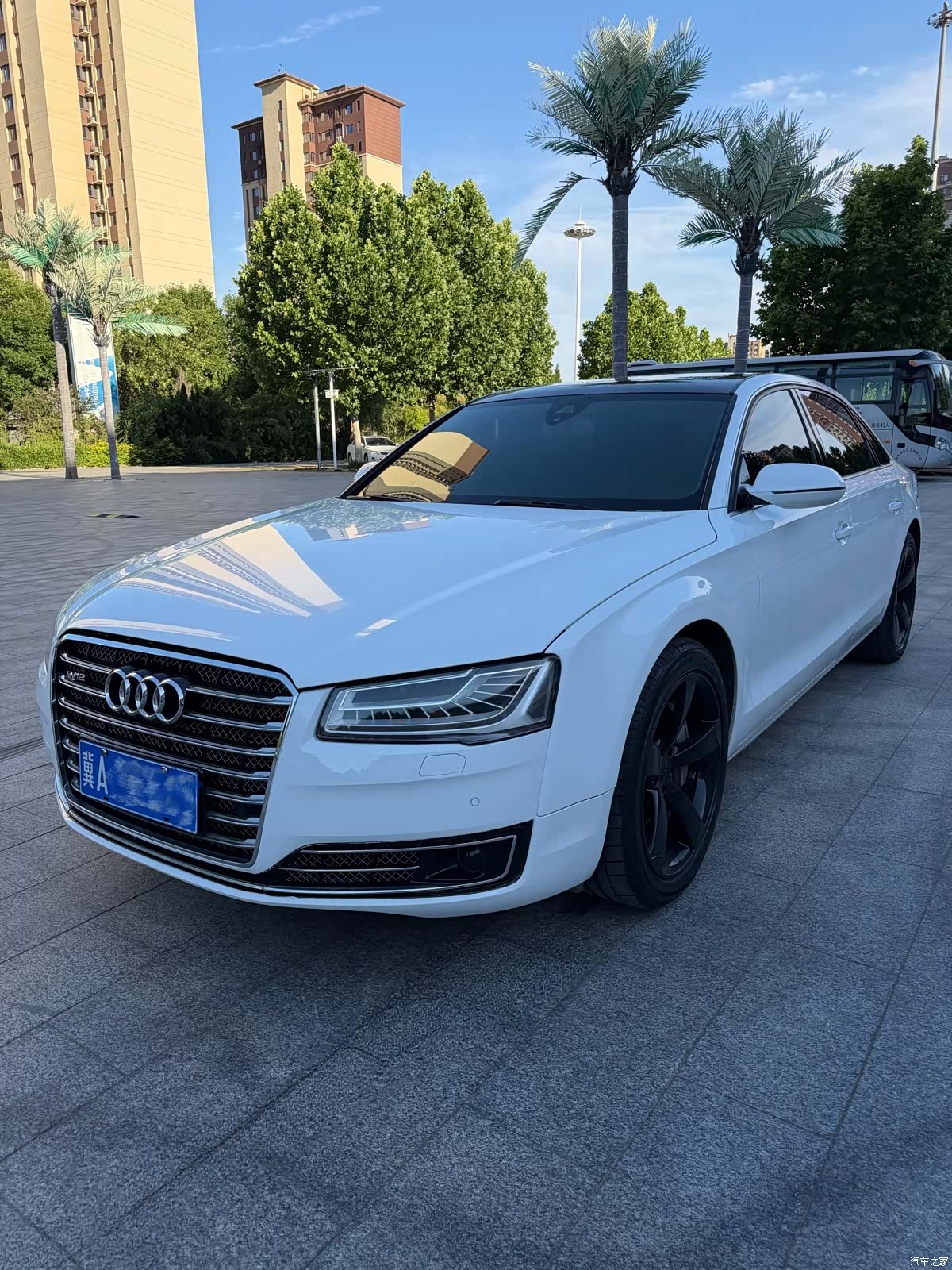 Audi A8L, 2013 1