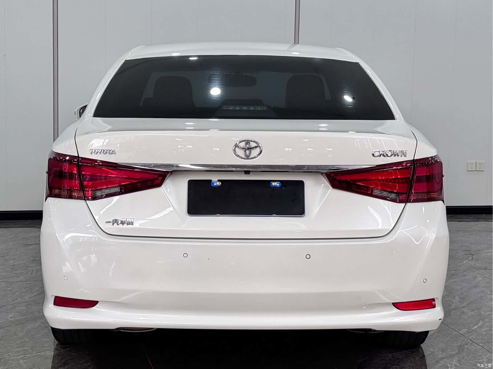 Toyota Crown, 2016 все фото