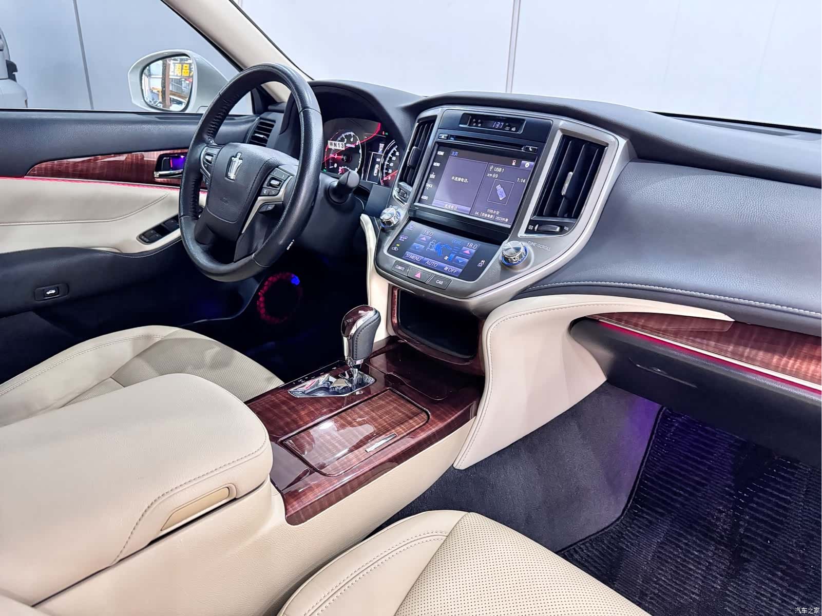 Toyota Crown, 2016 8