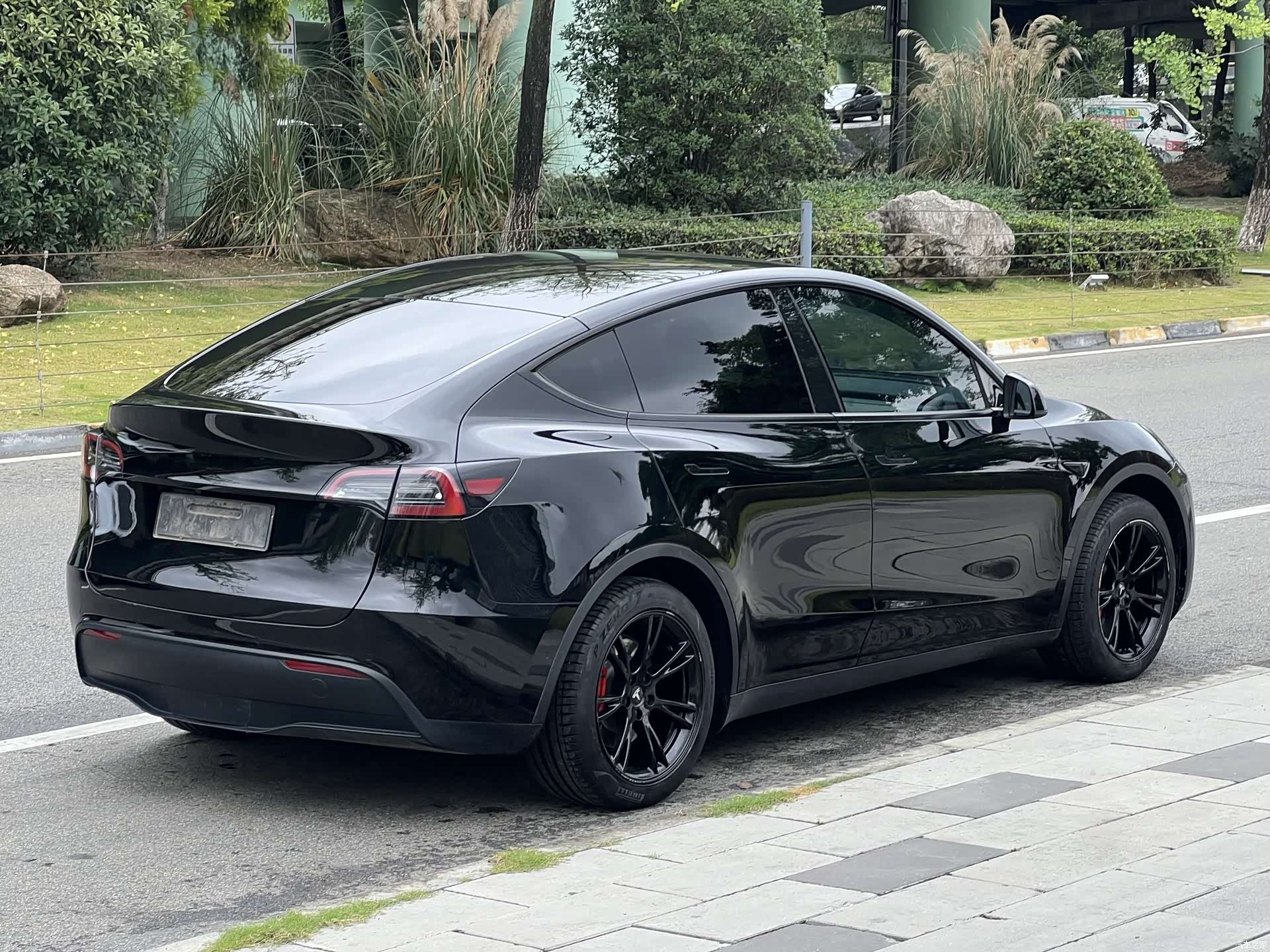 Tesla Model Y, 2023 3