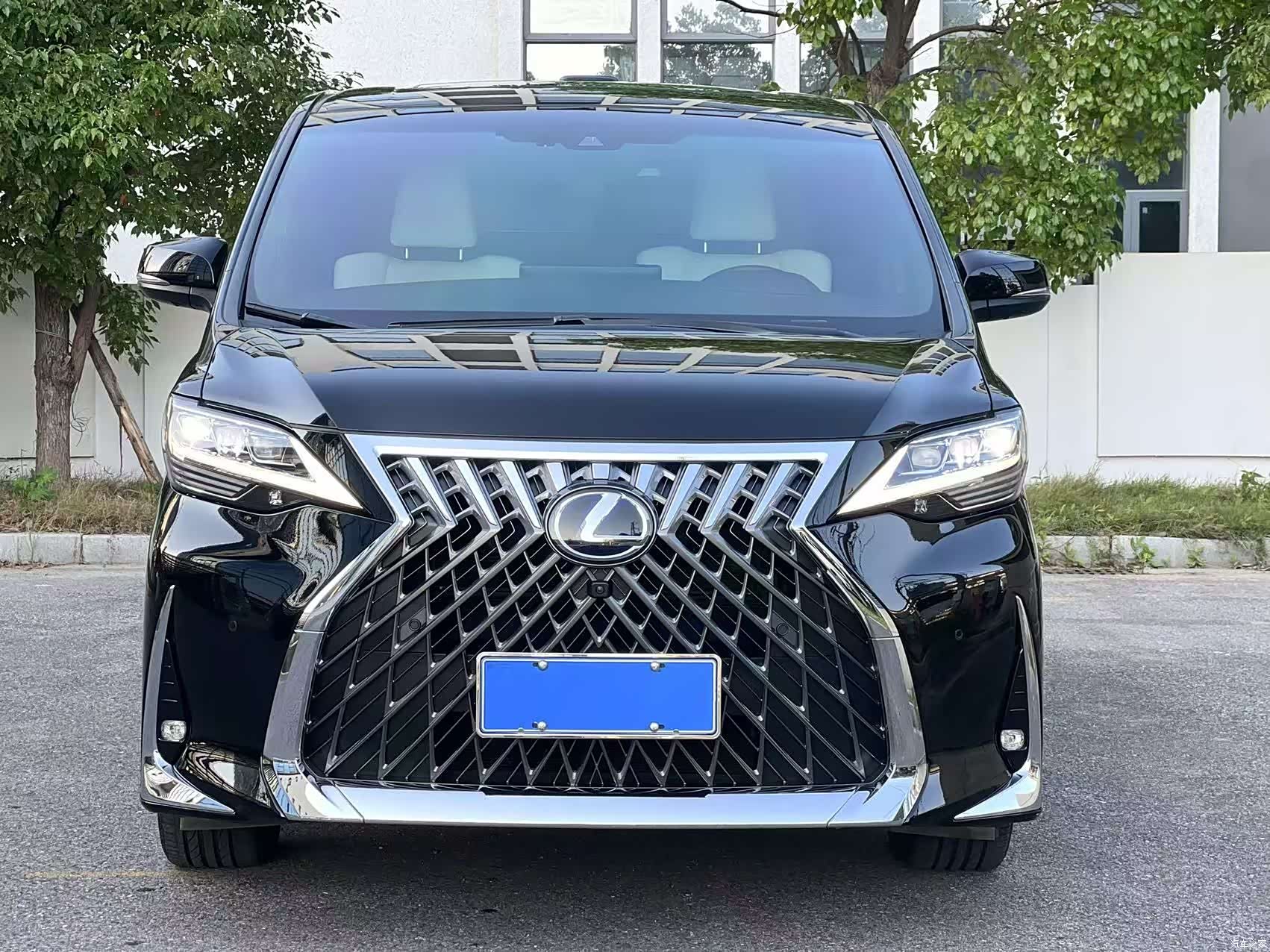Lexus LM, 2022 2