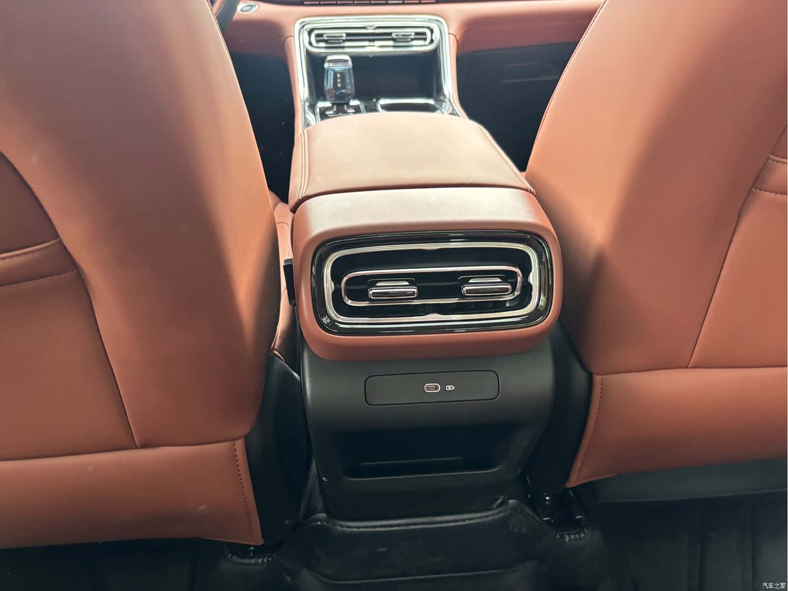 Geely Emgrand, 2025 9
