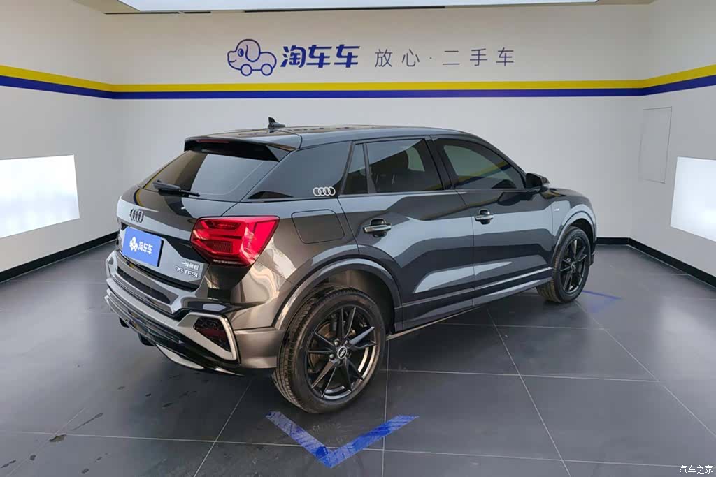 Audi Q2L, 2021 3