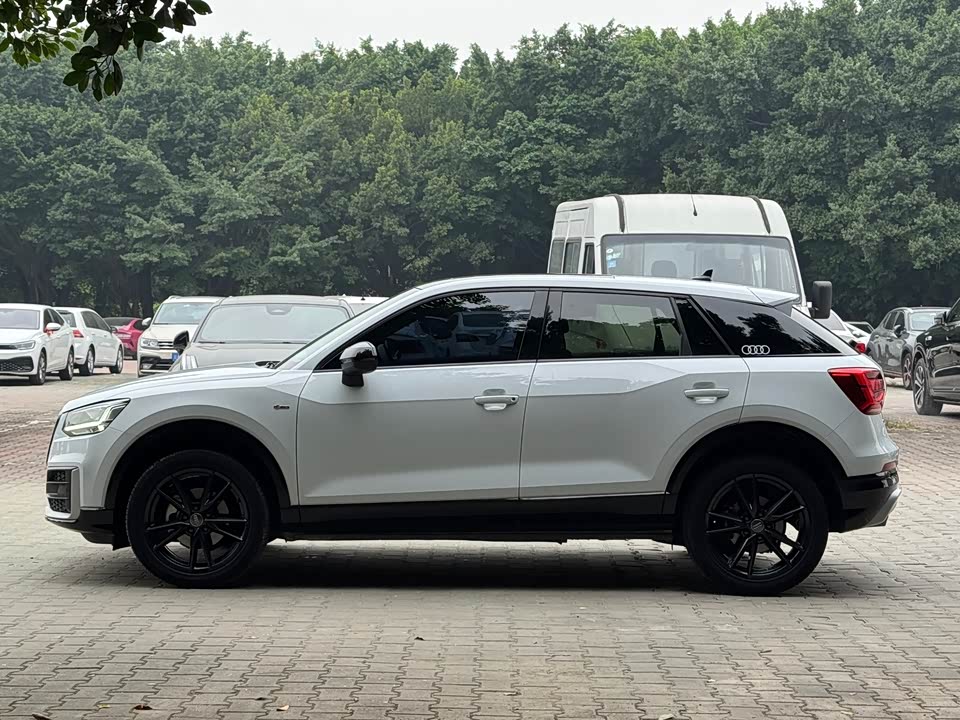 Audi Q2L