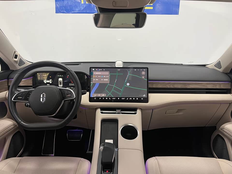 AITO Ask the world M5