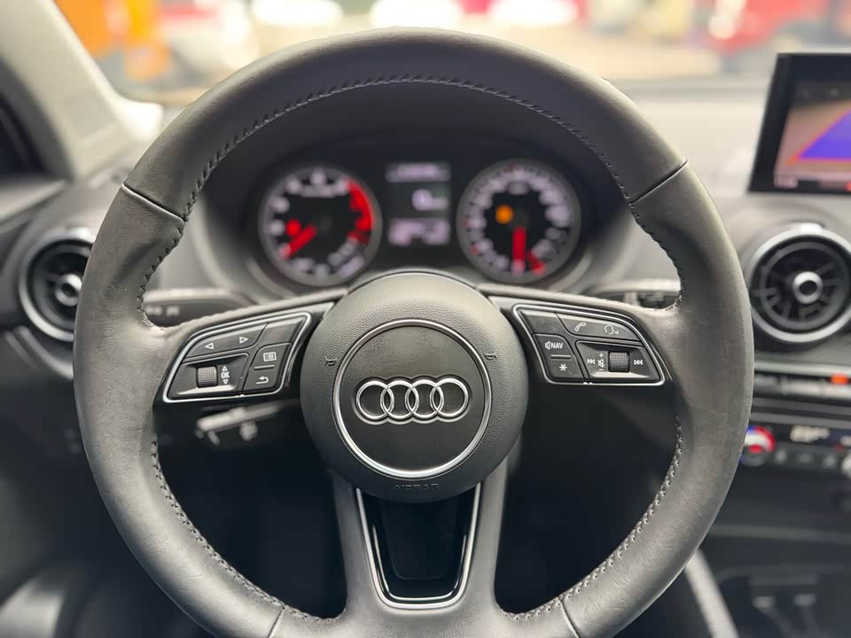 Audi Q2L