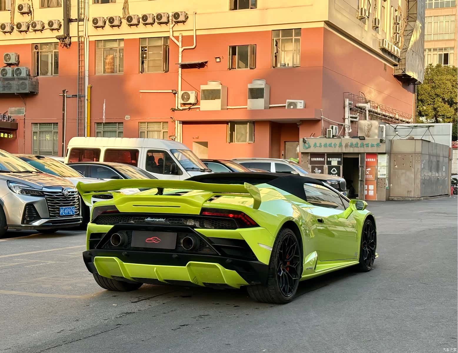 Lamborghini Huracán, 2020 все фото