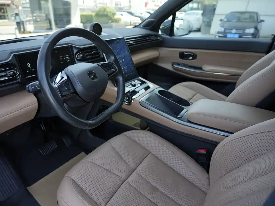 NIO ES8