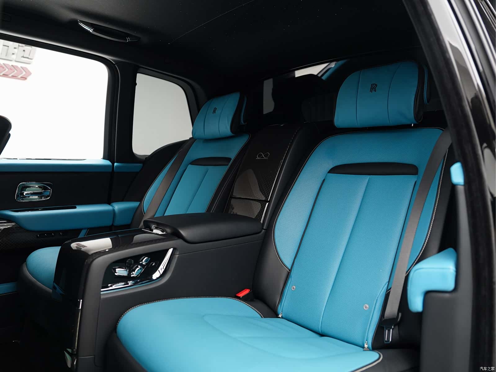 Rolls-Royce Cullinan, 2022 19