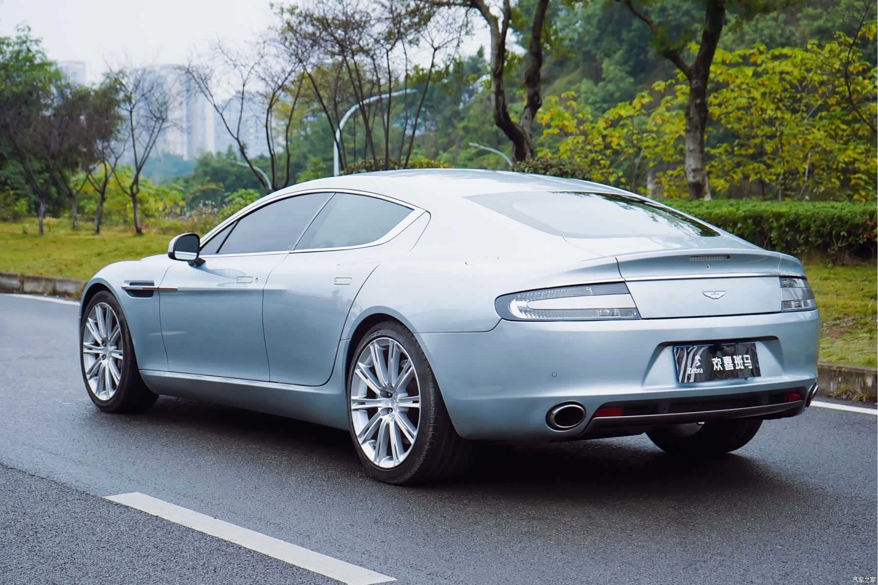Aston Martin Rapide, 2012 3