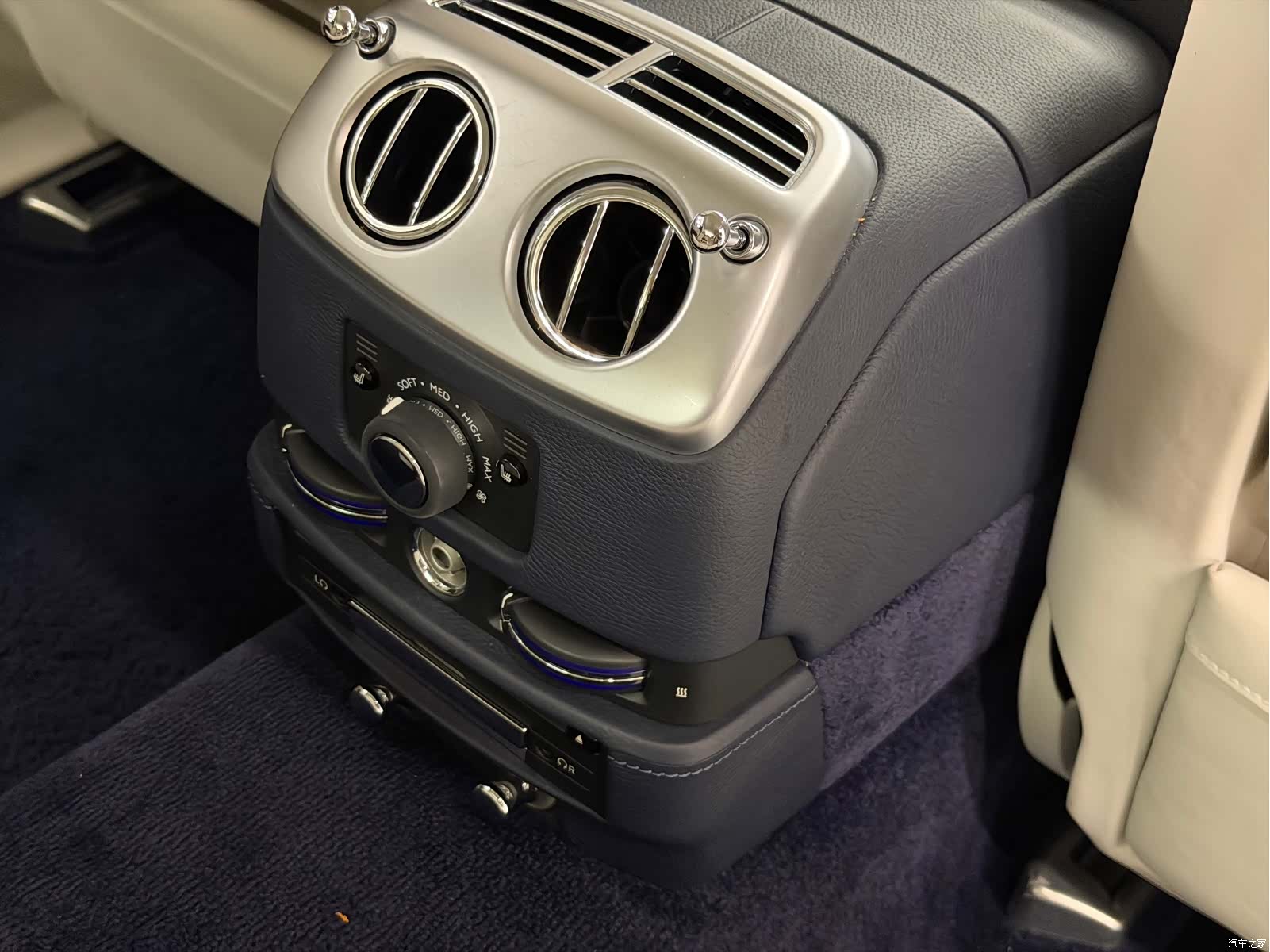 Rolls-Royce Ghost, 2015 15
