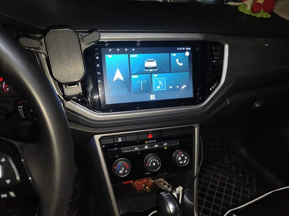 Volkswagen T-ROC exploring Songs