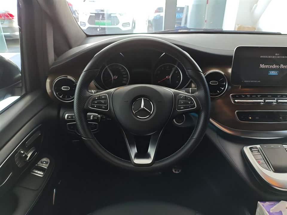 Mercedes-Benz V-class