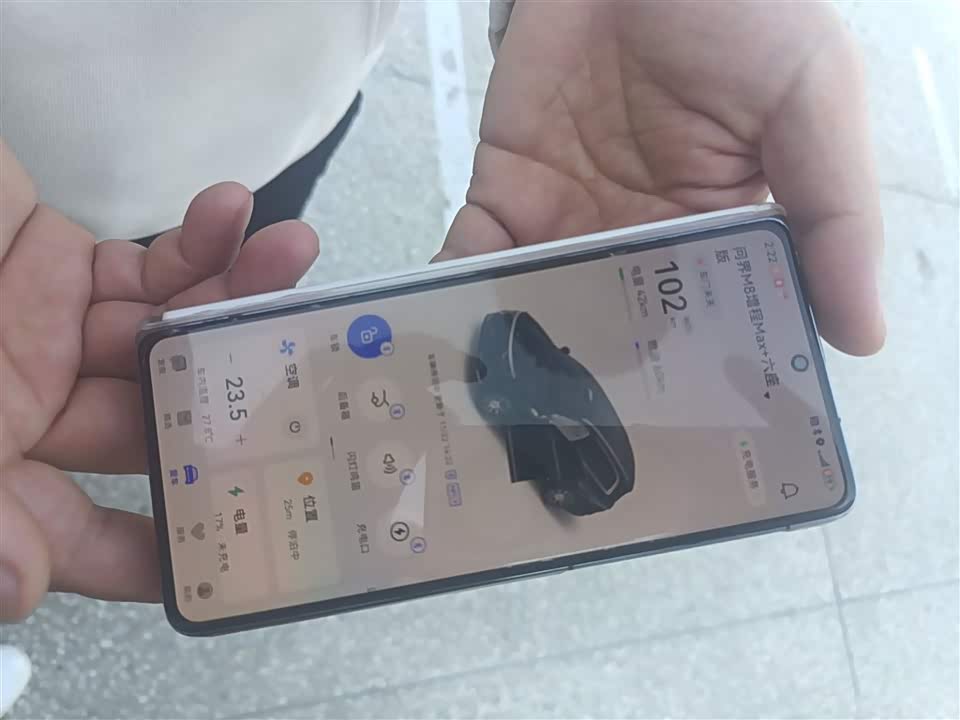 AITO Ask the world M8