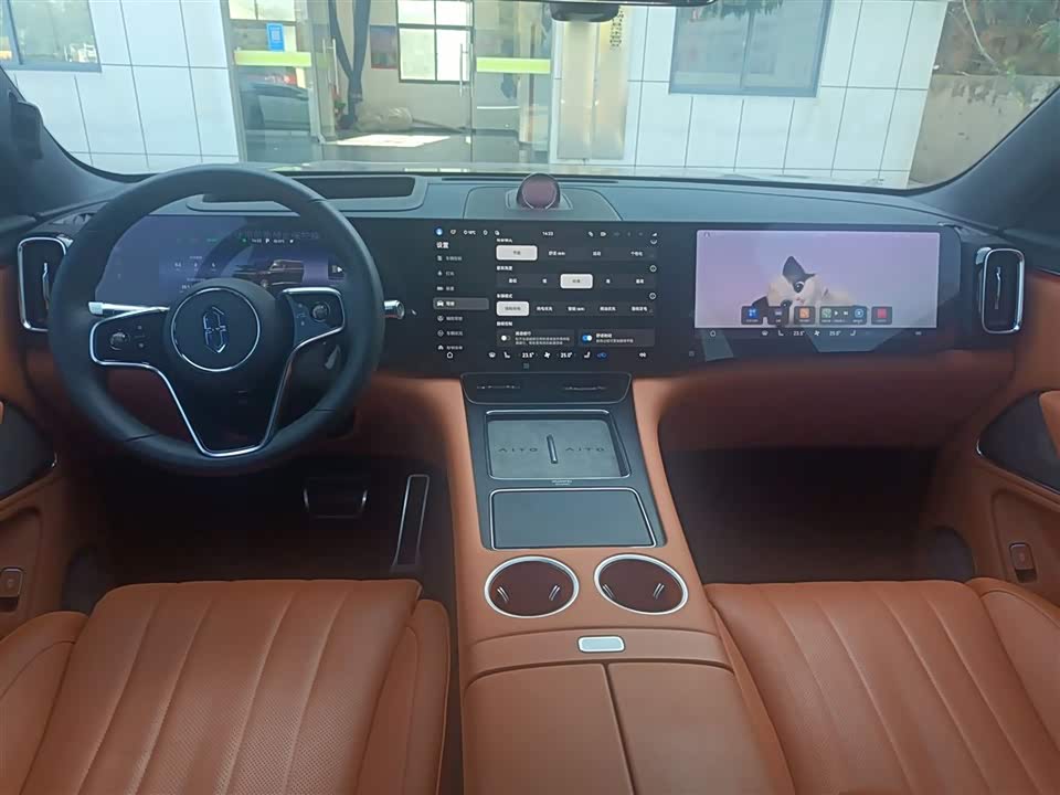 AITO Ask the world M8