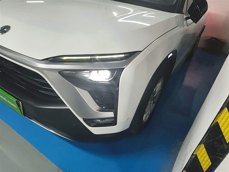 NIO ES8