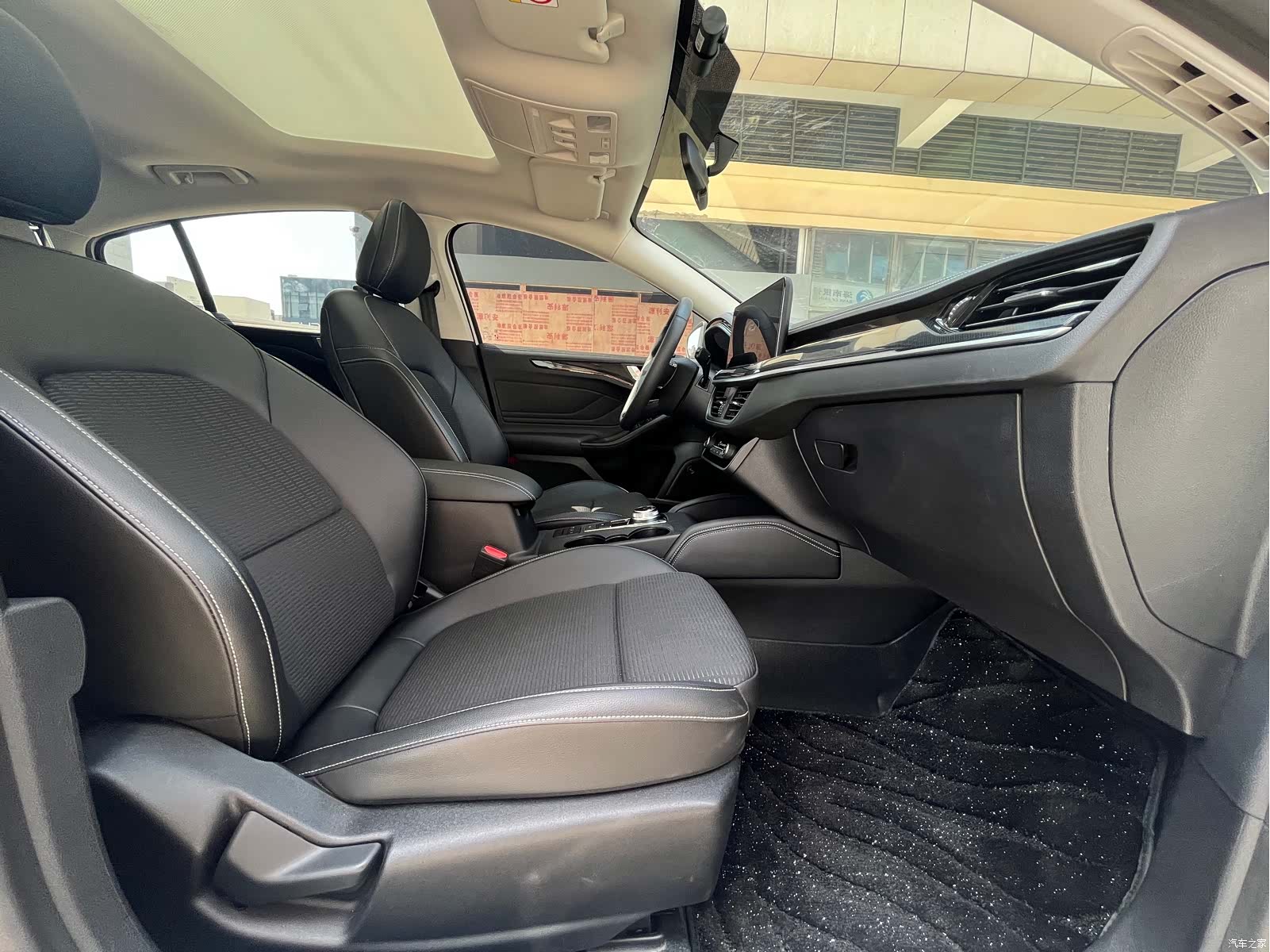 Ford Focus, 2022 10