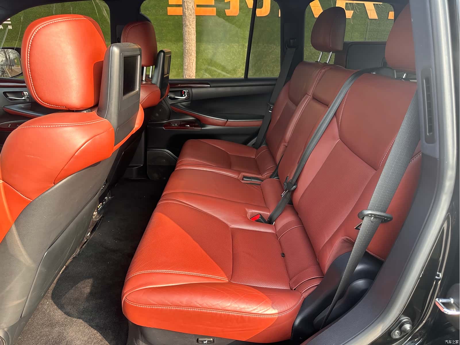 Lexus LX, 2015 11