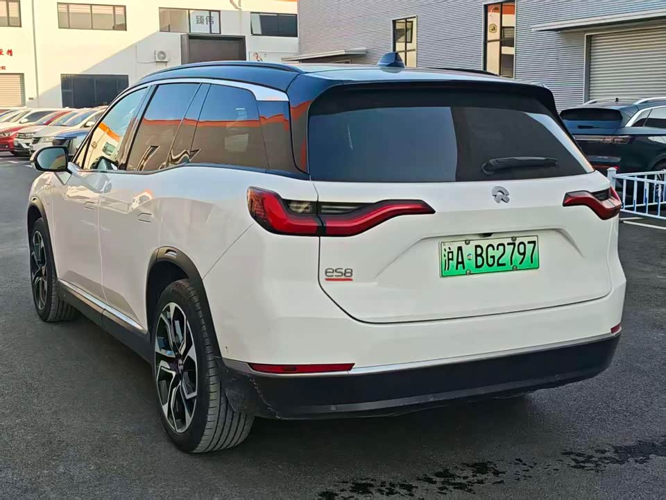 NIO ES8