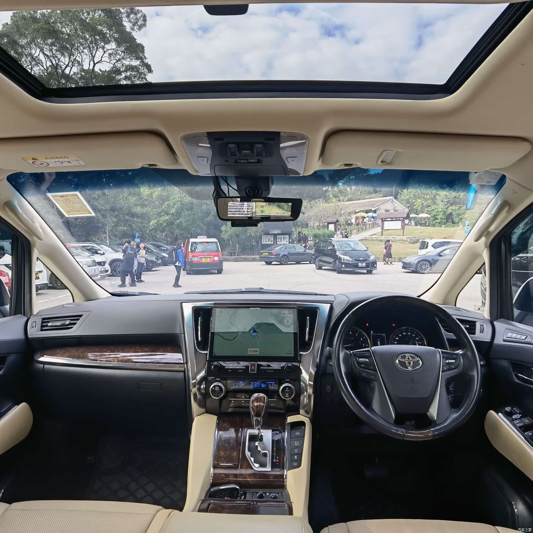 Toyota Alphard, 2019 все фото