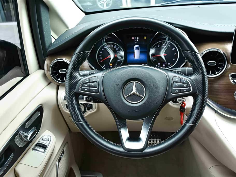 Mercedes-Benz V-class