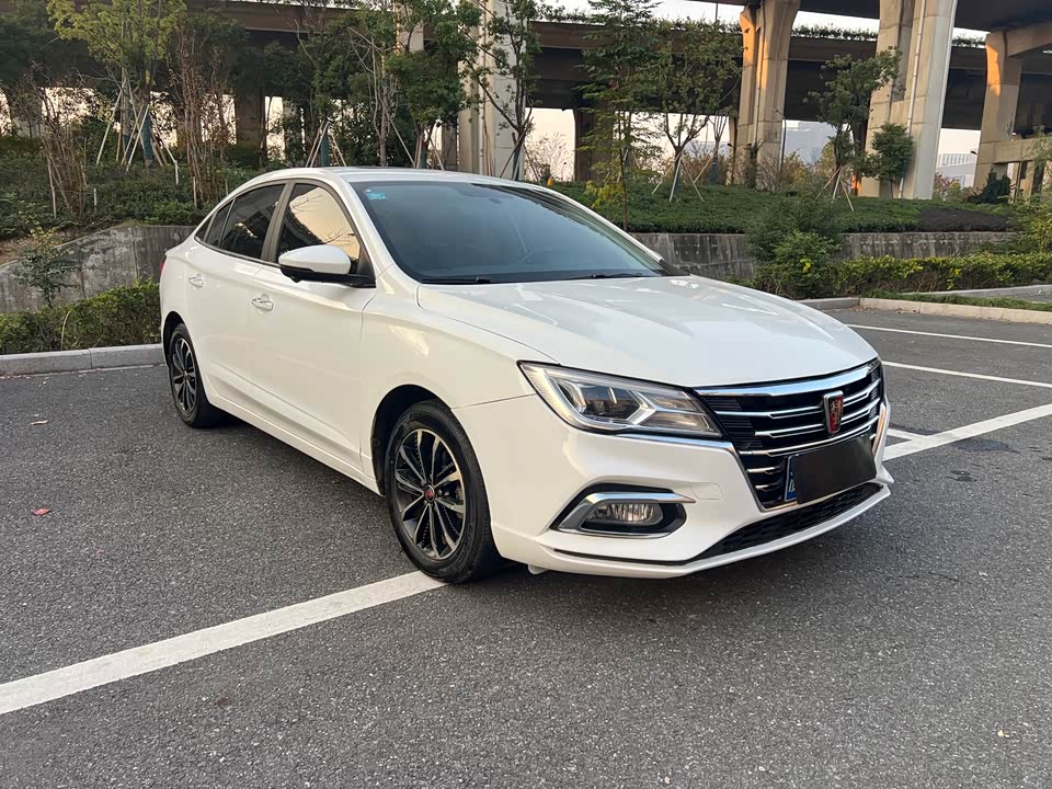 Roewe i5