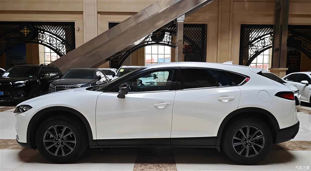 Mazda CX-4, 2022 4