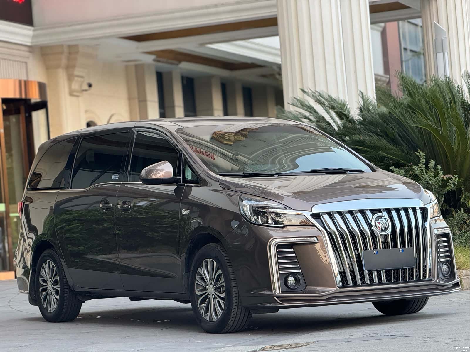 Buick GL8, 2020 3