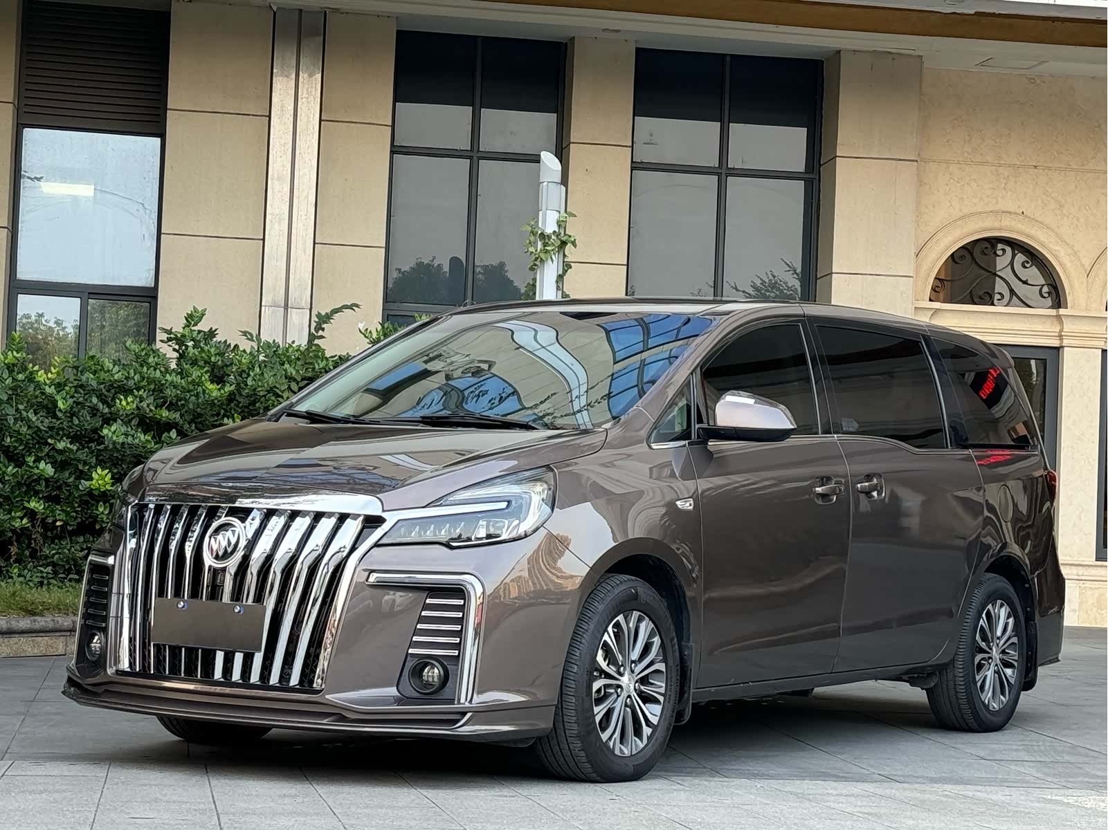 Buick GL8, 2020 1
