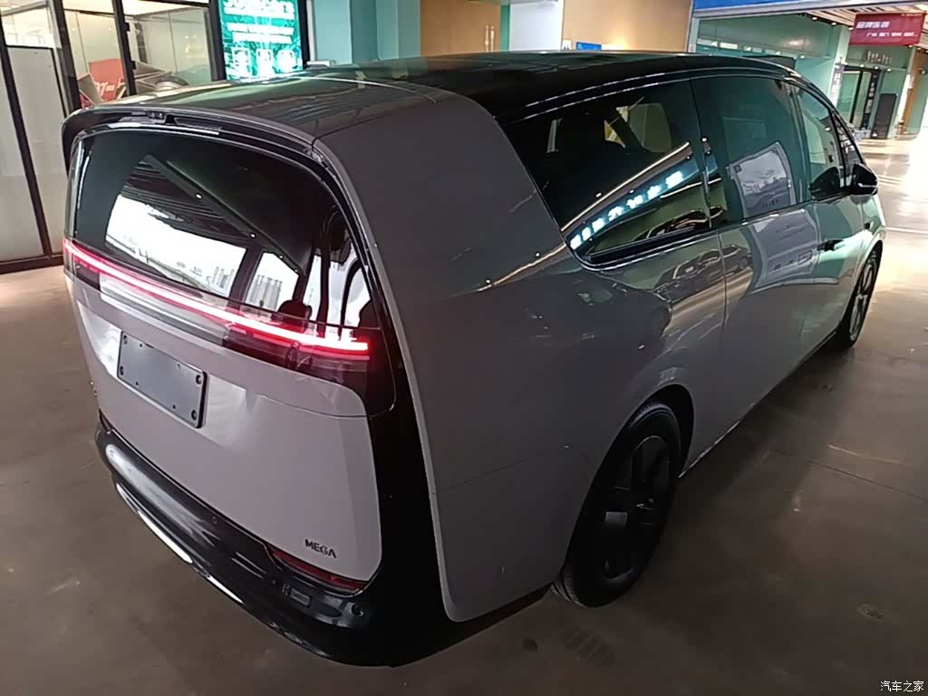 Li Auto MEGA, 2024 7