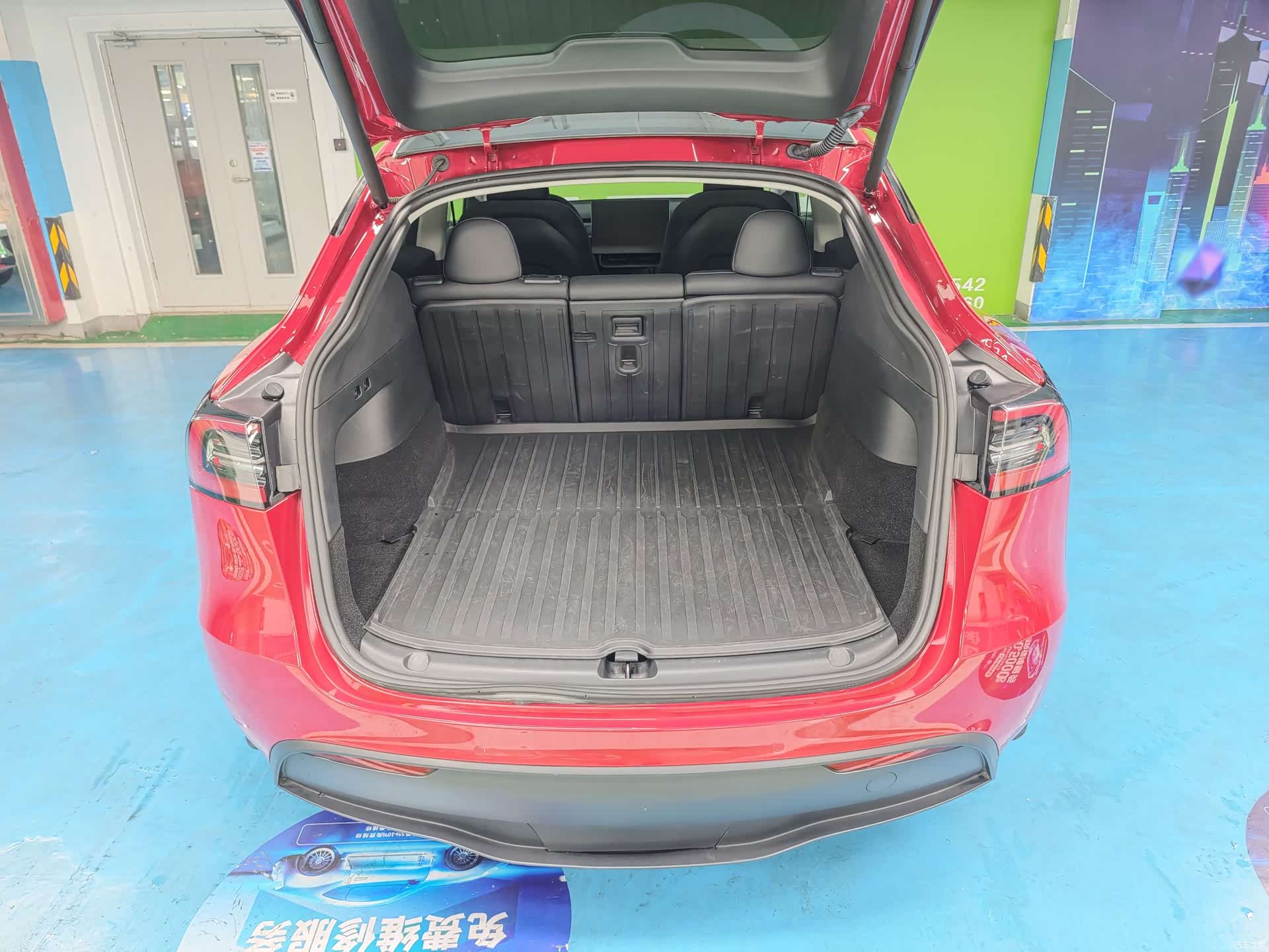 Tesla Model Y, 2023 19