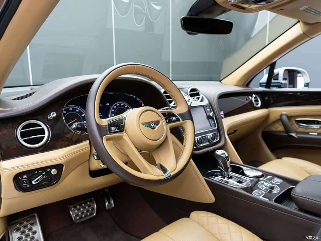 Bentley Bentayga, 2017 11