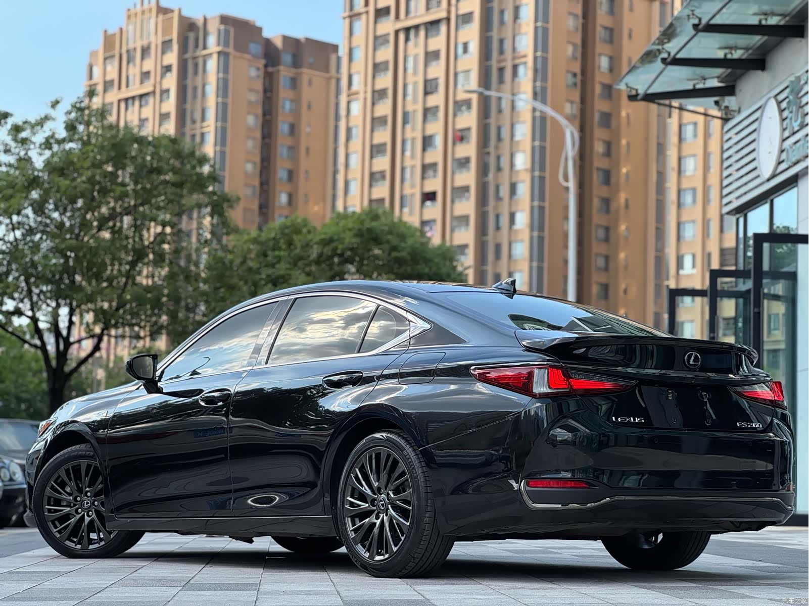 Lexus ES, 2019 4