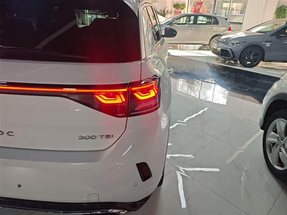 Volkswagen T-ROC exploring Songs