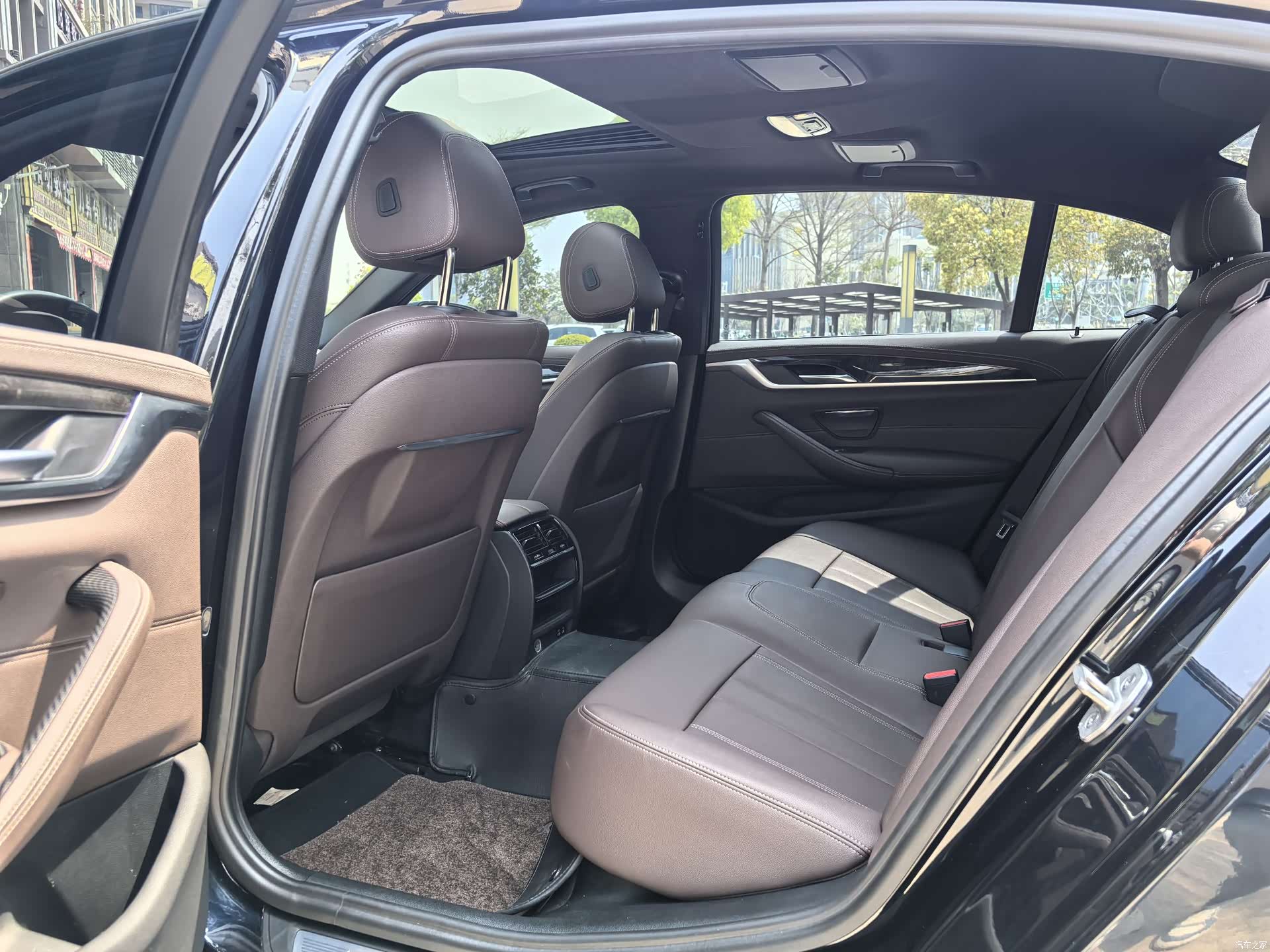 BMW 5 Series, 2020 все фото