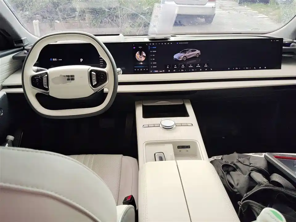 Geely Galaxy Galaxy E8