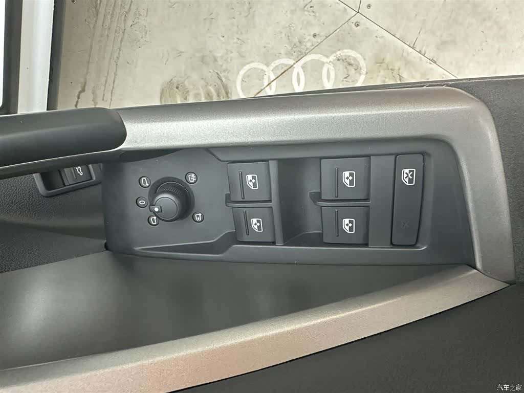 Audi Q3, 2023 13