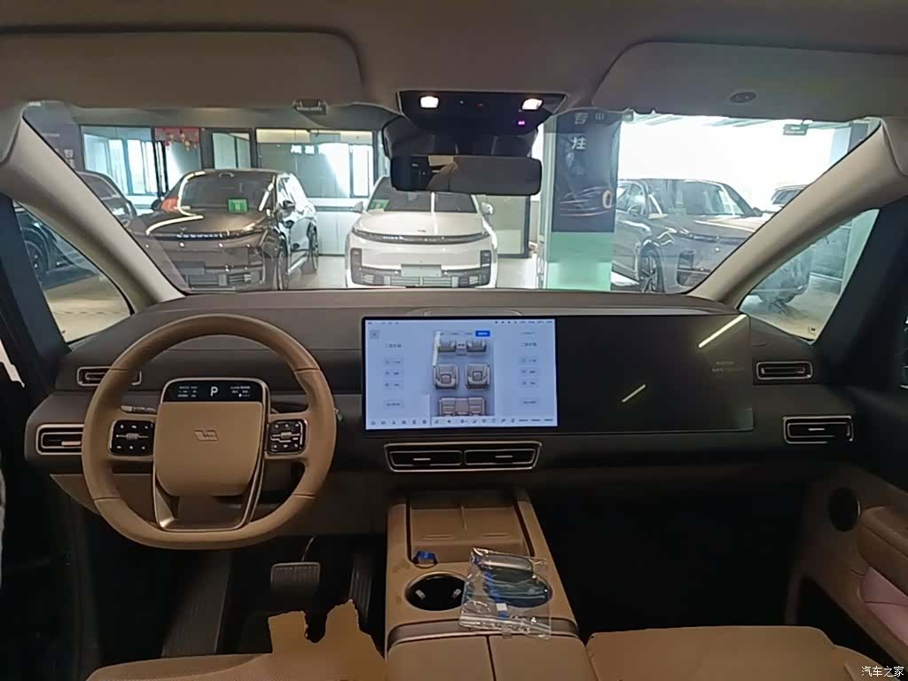 Li Auto MEGA, 2025 10