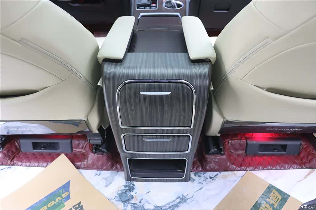 Toyota Granvia, 2023 20