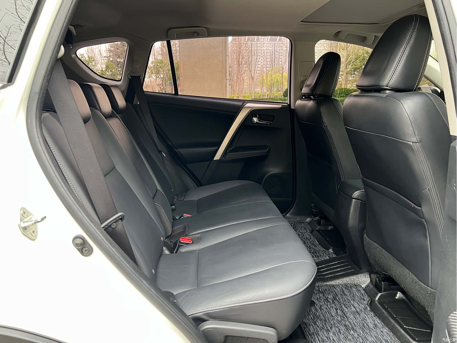 Toyota RAV4, 2016 9